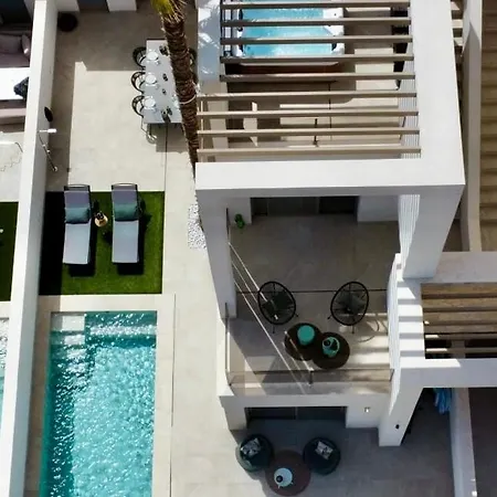 Casa Trivada Luxury With Private Pool & Jacuzzi Villa *